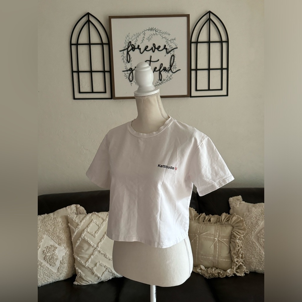 Kittenish Crew Neck Short Sleeve T-Shirt Size M Classic Casual